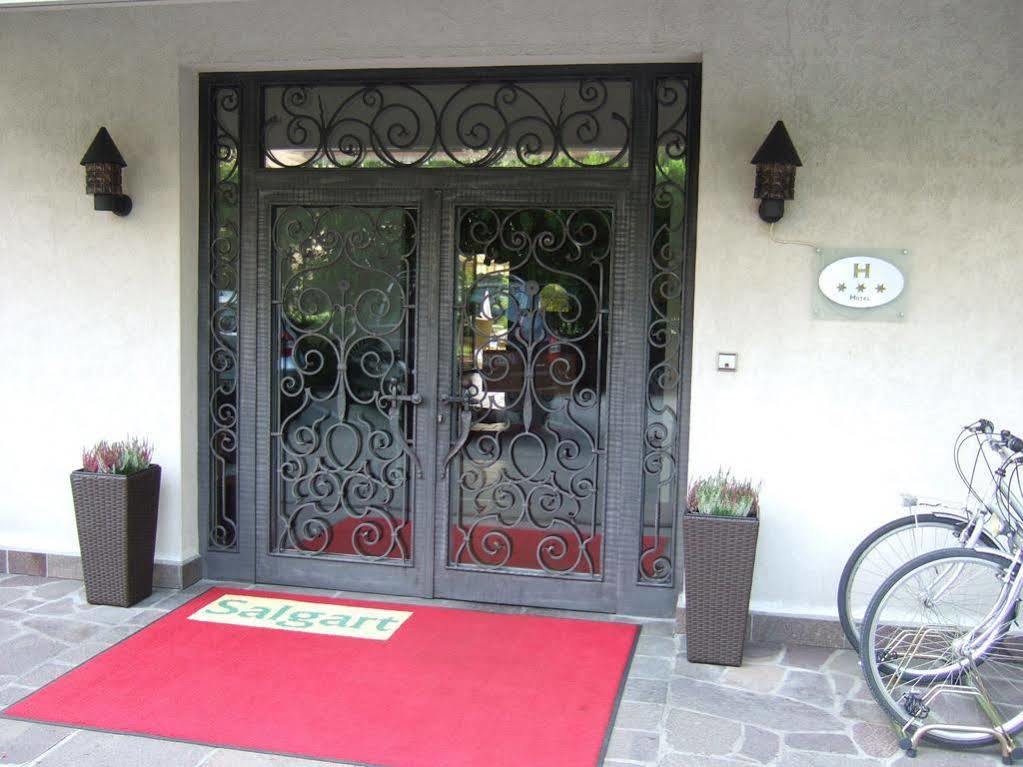 Hotel Salgart Merano Bagian luar foto